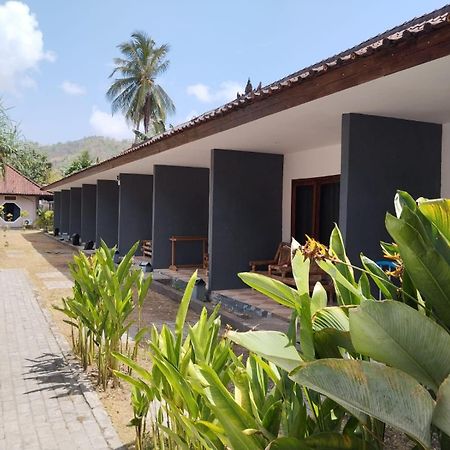 فندق Surfers Beachfront Lombok Kuta  المظهر الخارجي الصورة