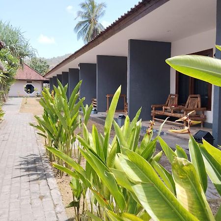 فندق Surfers Beachfront Lombok Kuta  المظهر الخارجي الصورة